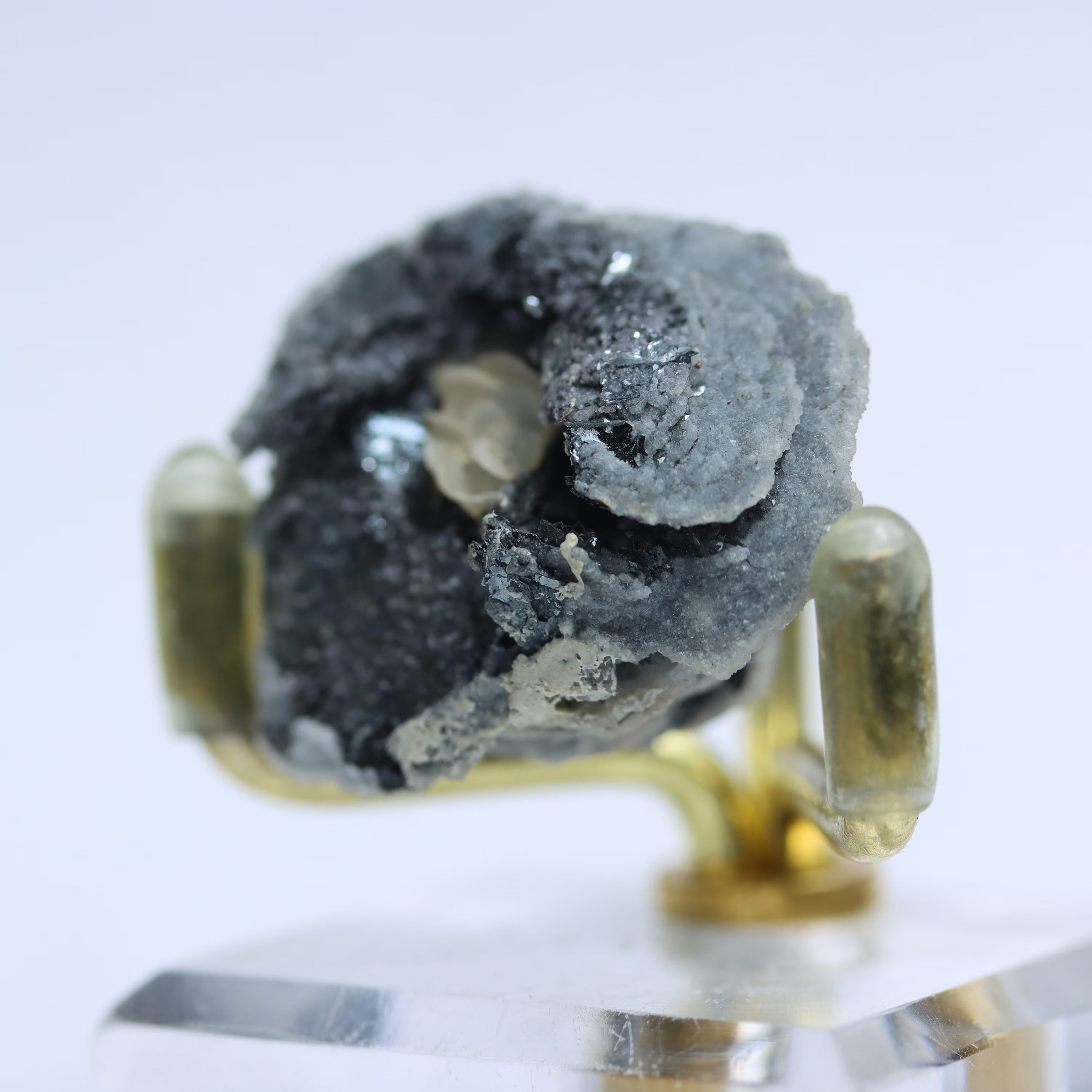 Quartz with Hematite Rosettes