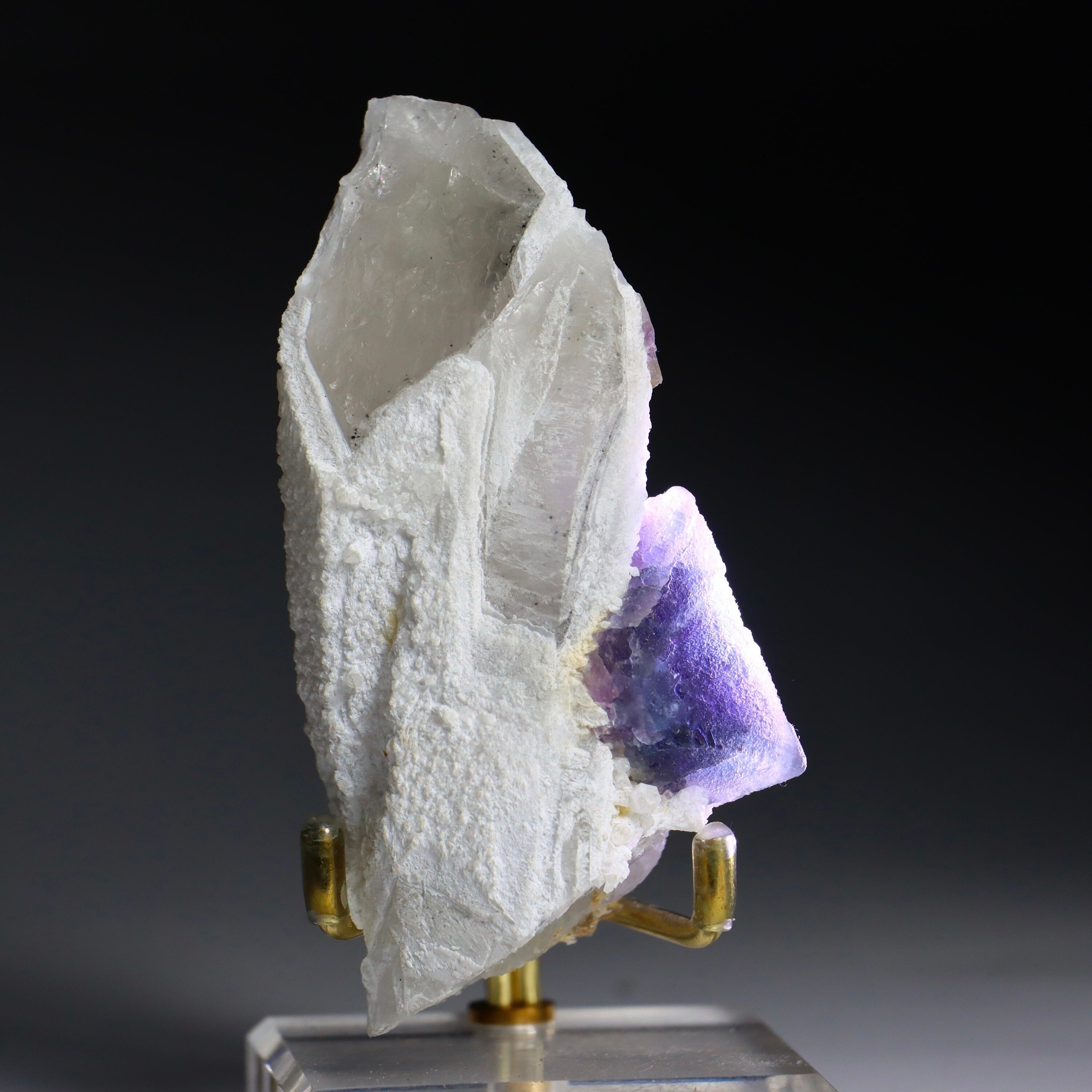 Octahedral Fluorite on Quartz