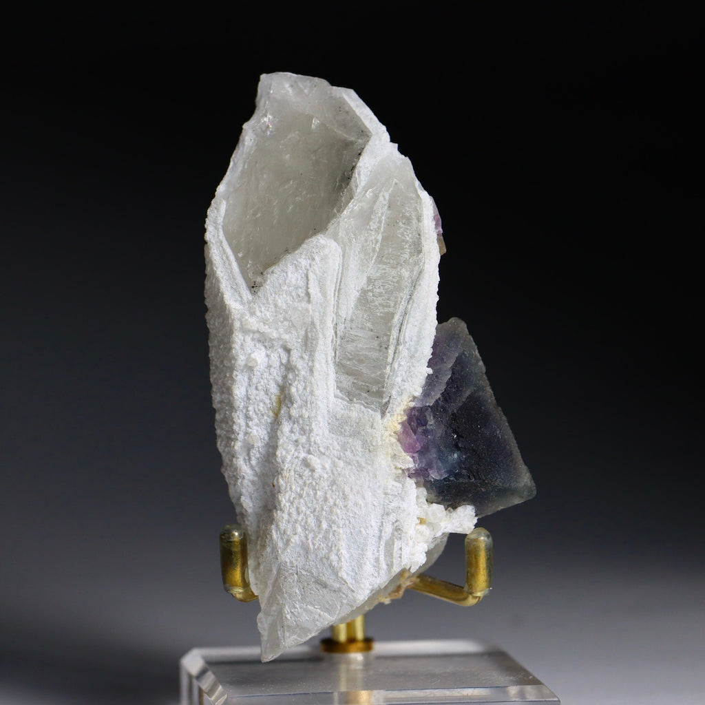Octahedral Fluorite on Quartz
