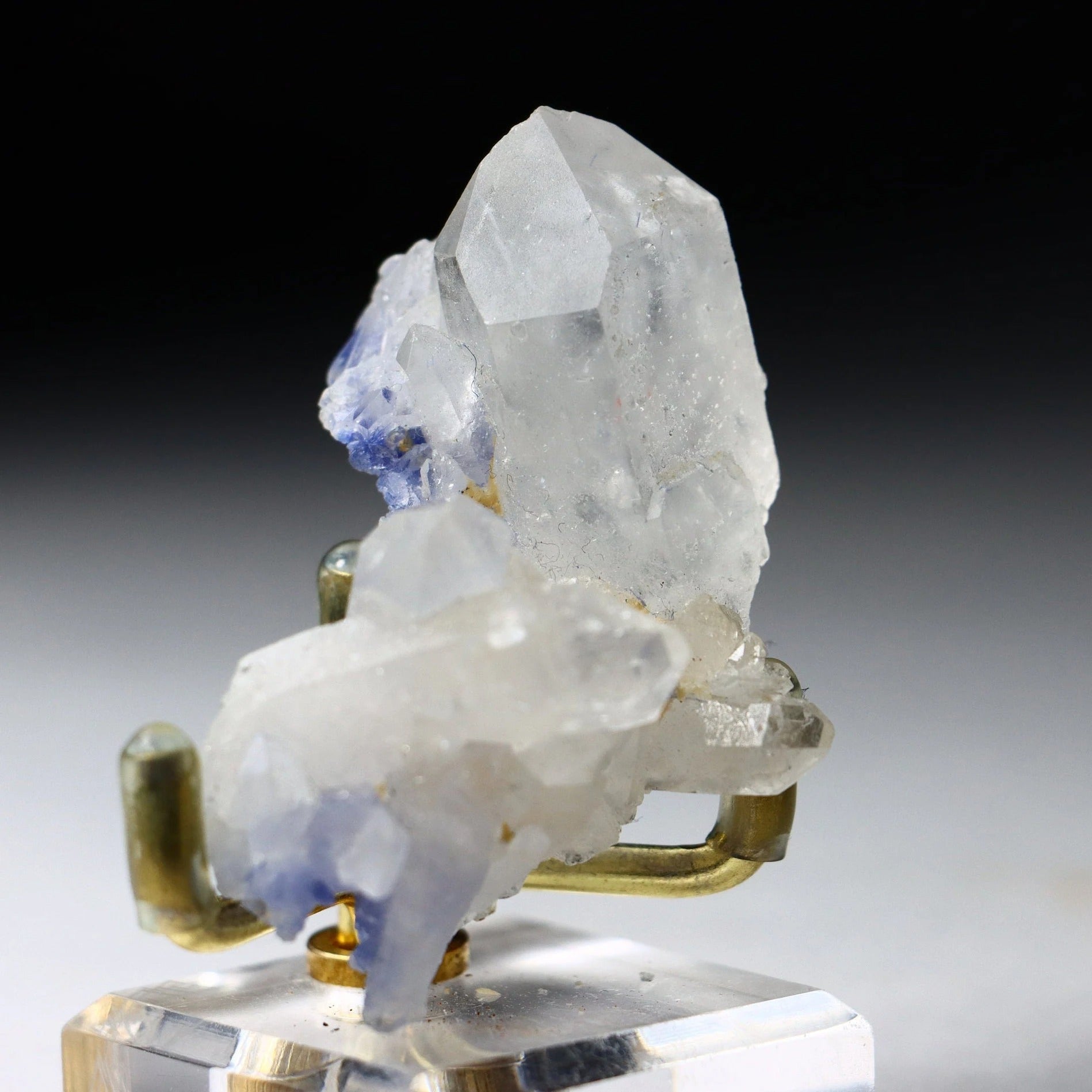 Dumortierite in Quartz Crystal