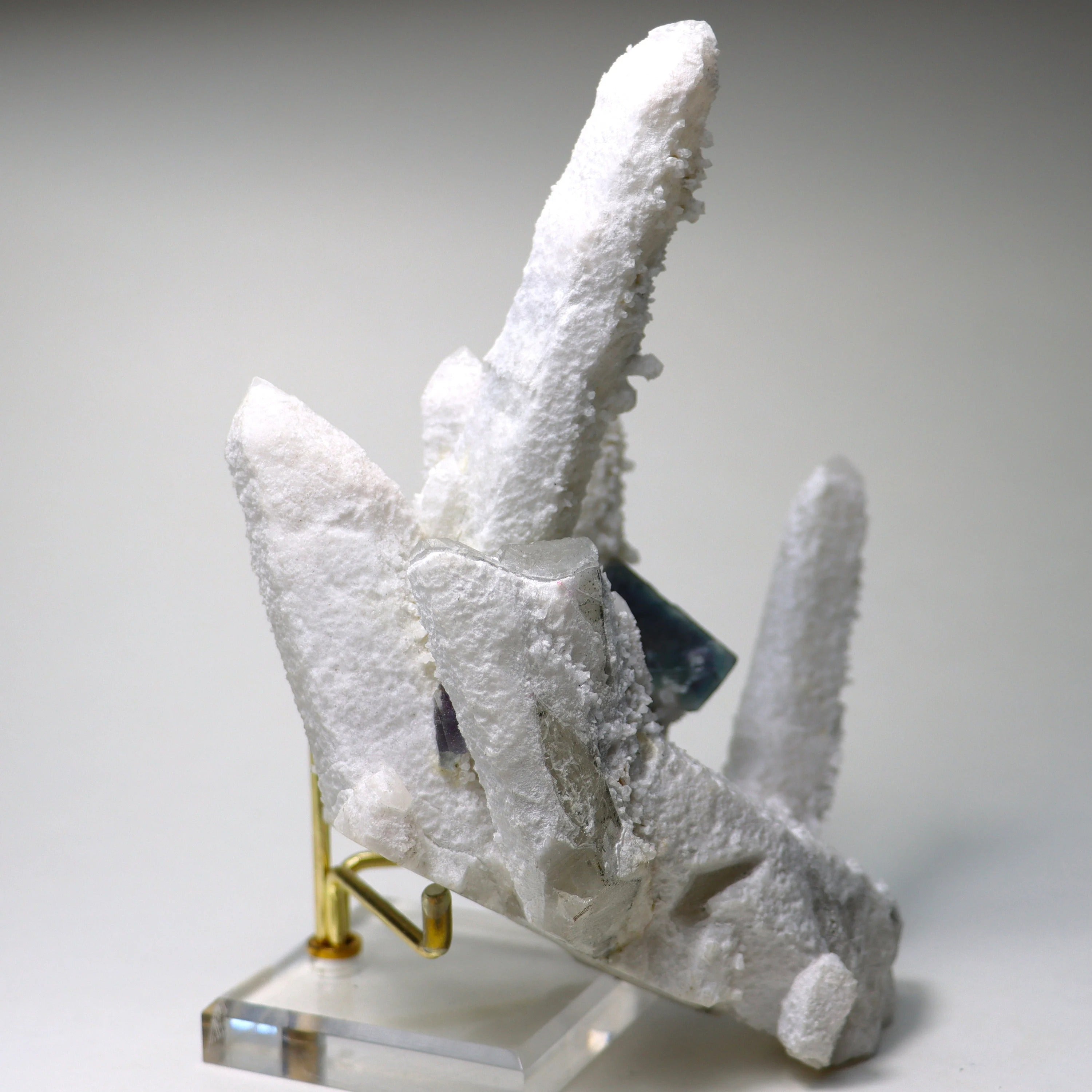 Octahedral Fluorite on Quartz | Natural Fluorite Crystal Specimen from Huanggangliang Mine, Inner Mongolia