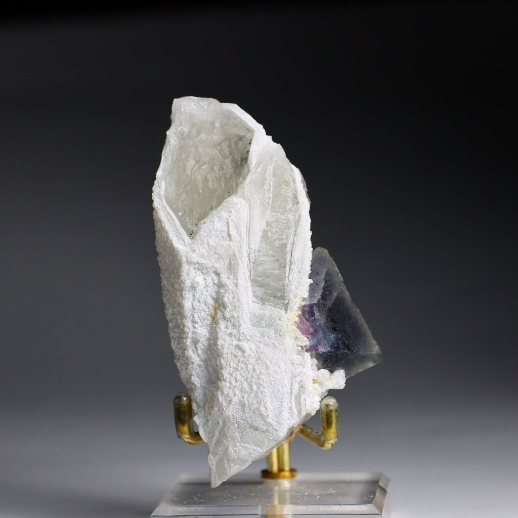 Octahedral Fluorite on Quartz
