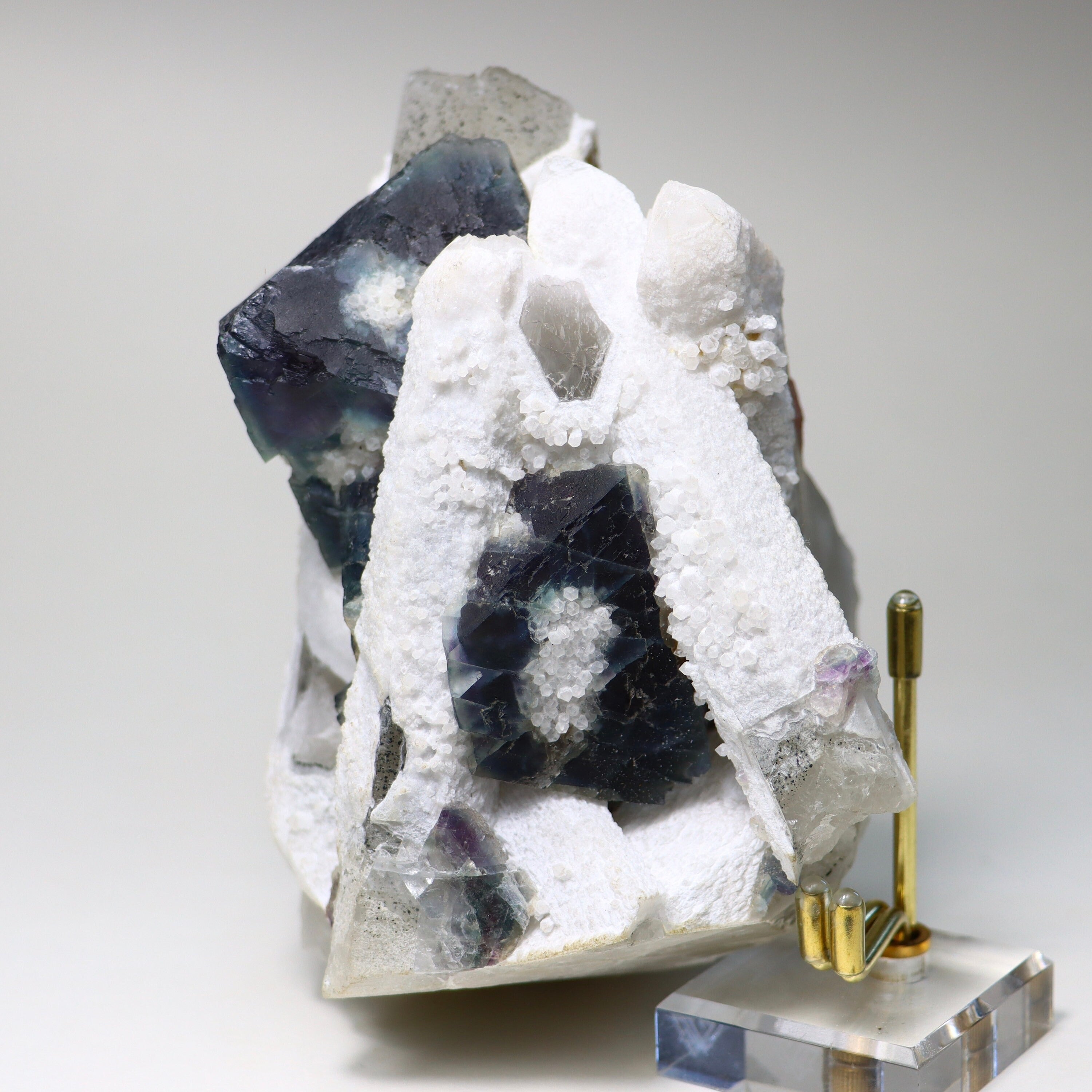 Octahedral Fluorite on Quartz | Natural Fluorite Crystal Specimen from Huanggangliang Mine, Inner Mongolia